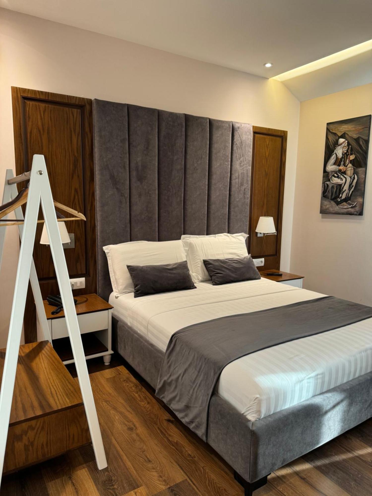 Arberia Palace Hotel Fushe Milot Extérieur photo