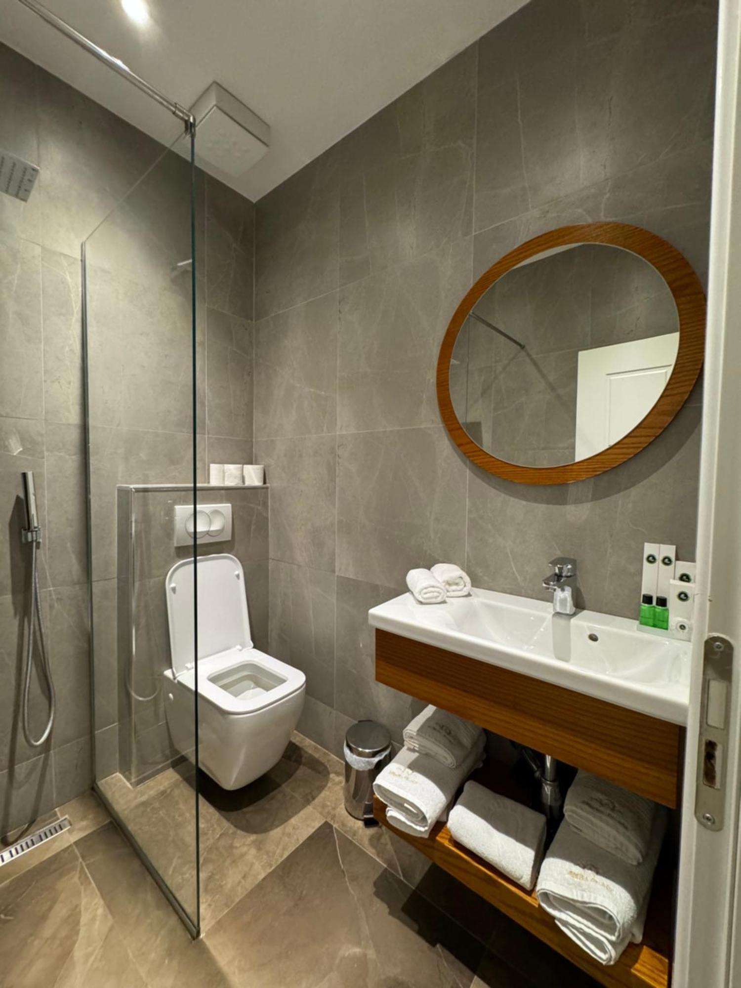 Arberia Palace Hotel Fushe Milot Extérieur photo